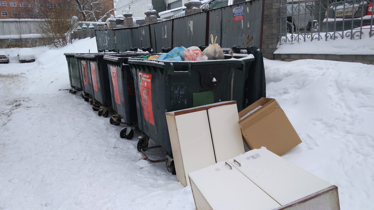 Знаете сколько таких контейнеров в городе? Тысячи!
