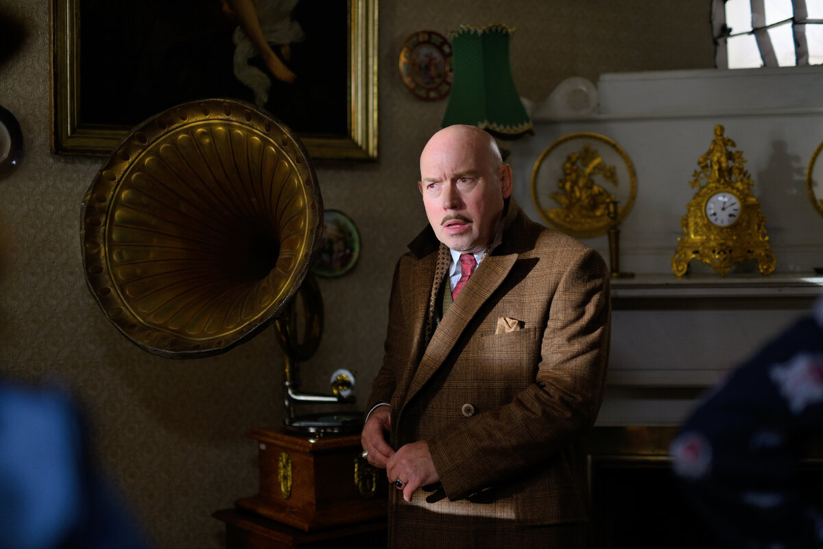 Виктор Сухоруков в роли дяди Коли. Кадр из сериала «Цыпленок жареный»