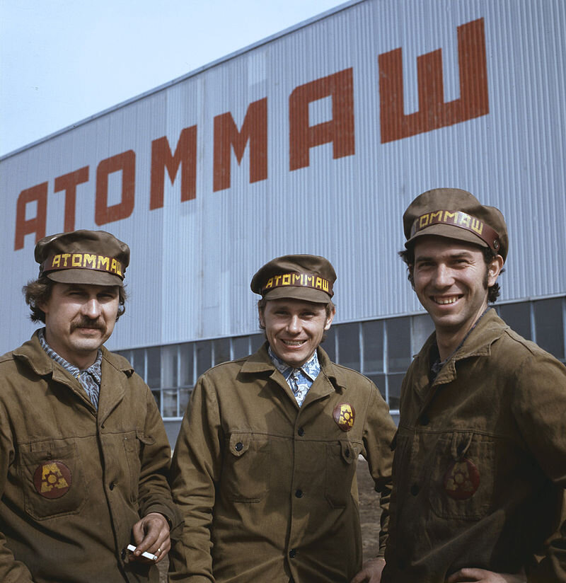1977 год, строители предприятия