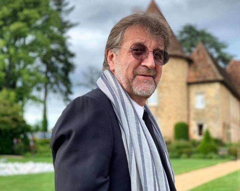 Теперь он дома.