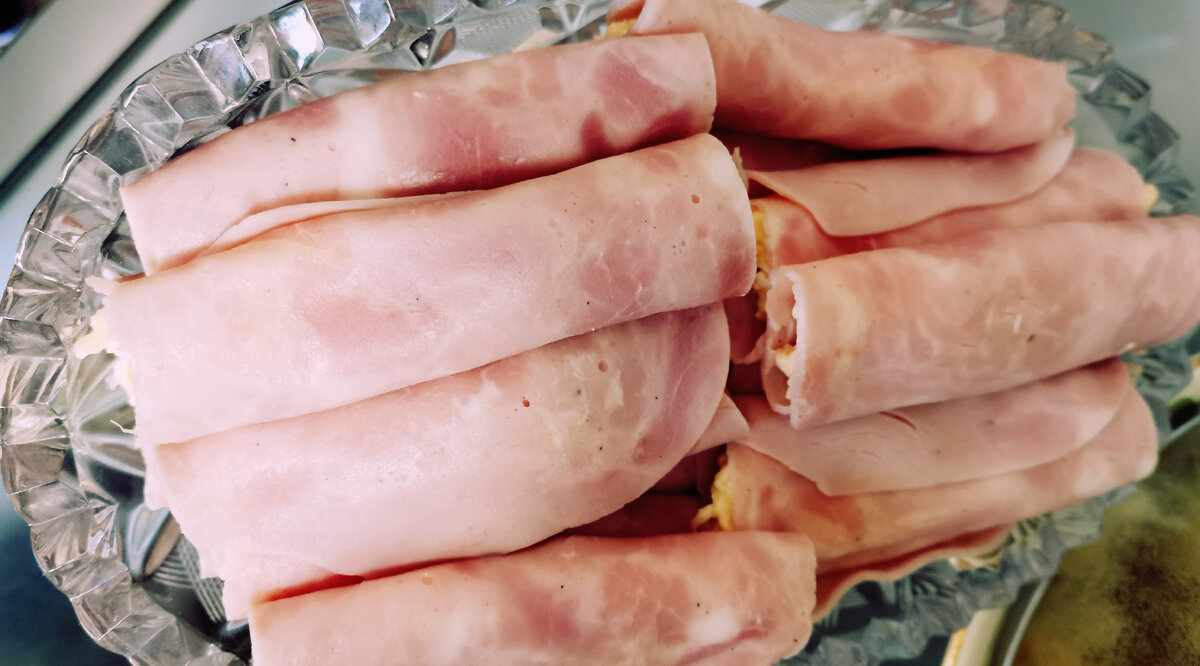 Рулетики с ветчиной и сыром😋