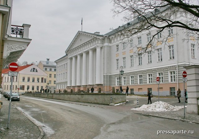 На фото: главный корпус Тартуского университета