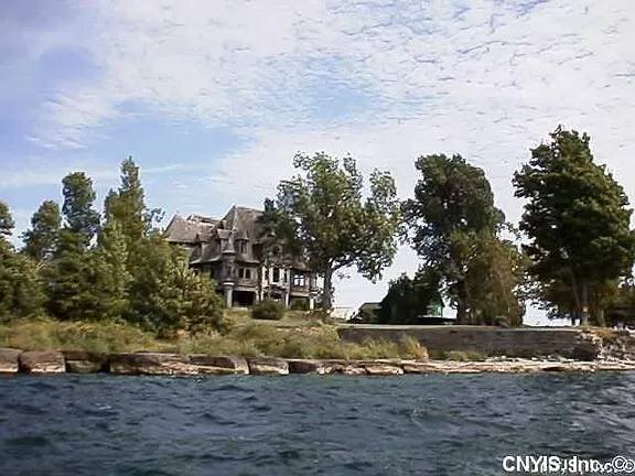 Листайте галерею. Фото из объявления о продаже дома за 495 000 долларов.