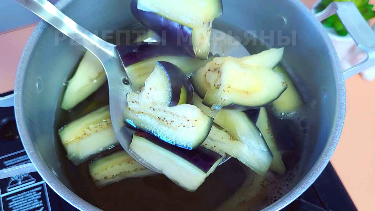 Просто отварите баклажаны и получите новый обалденно вкусный салат (с  горячей заправкой) | Рецепты Марьяны | Дзен