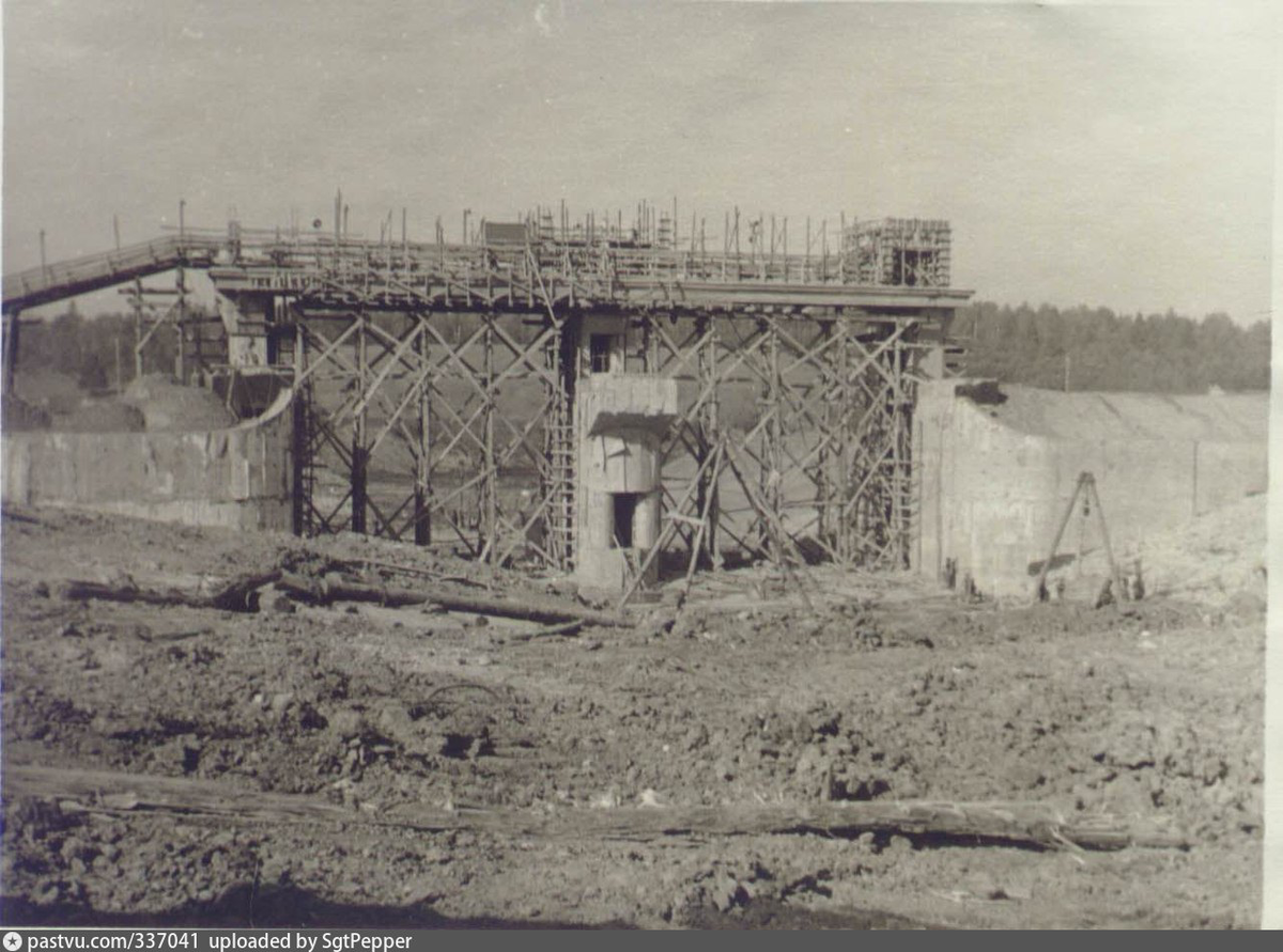 Строительство плотины, 1953 г. Источник - pastvu.com