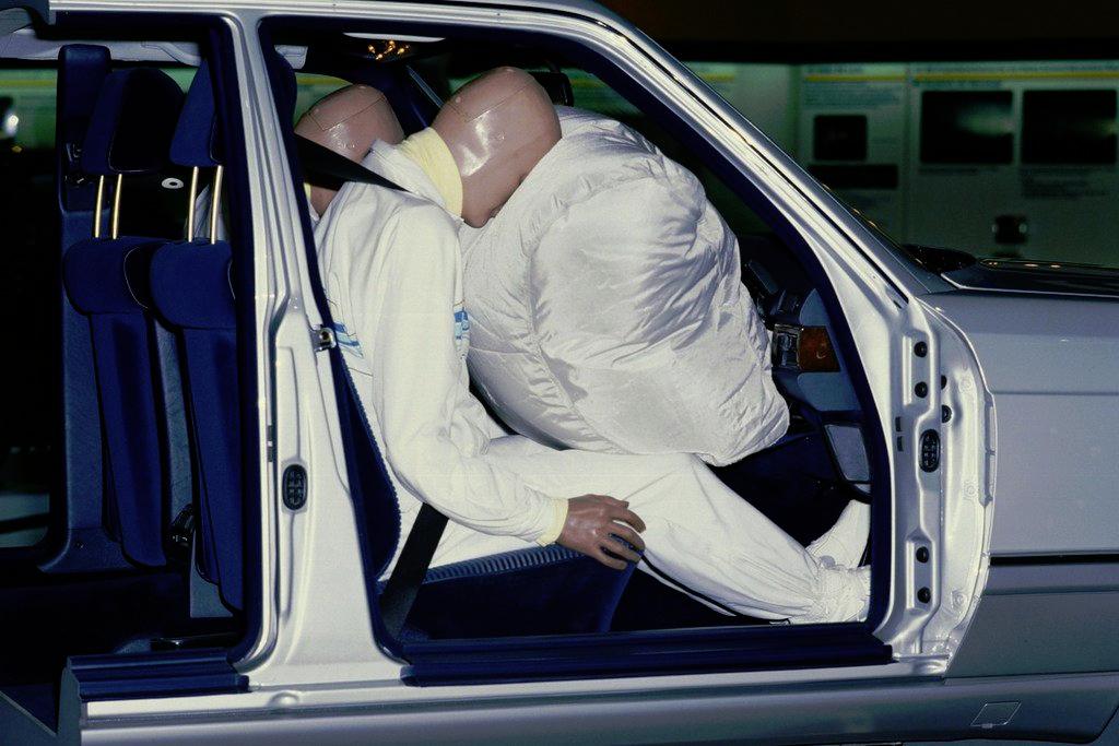 Airbags car picture for English Learners