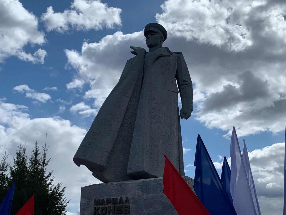 Памятник маршалу Коневу в г. Кирове