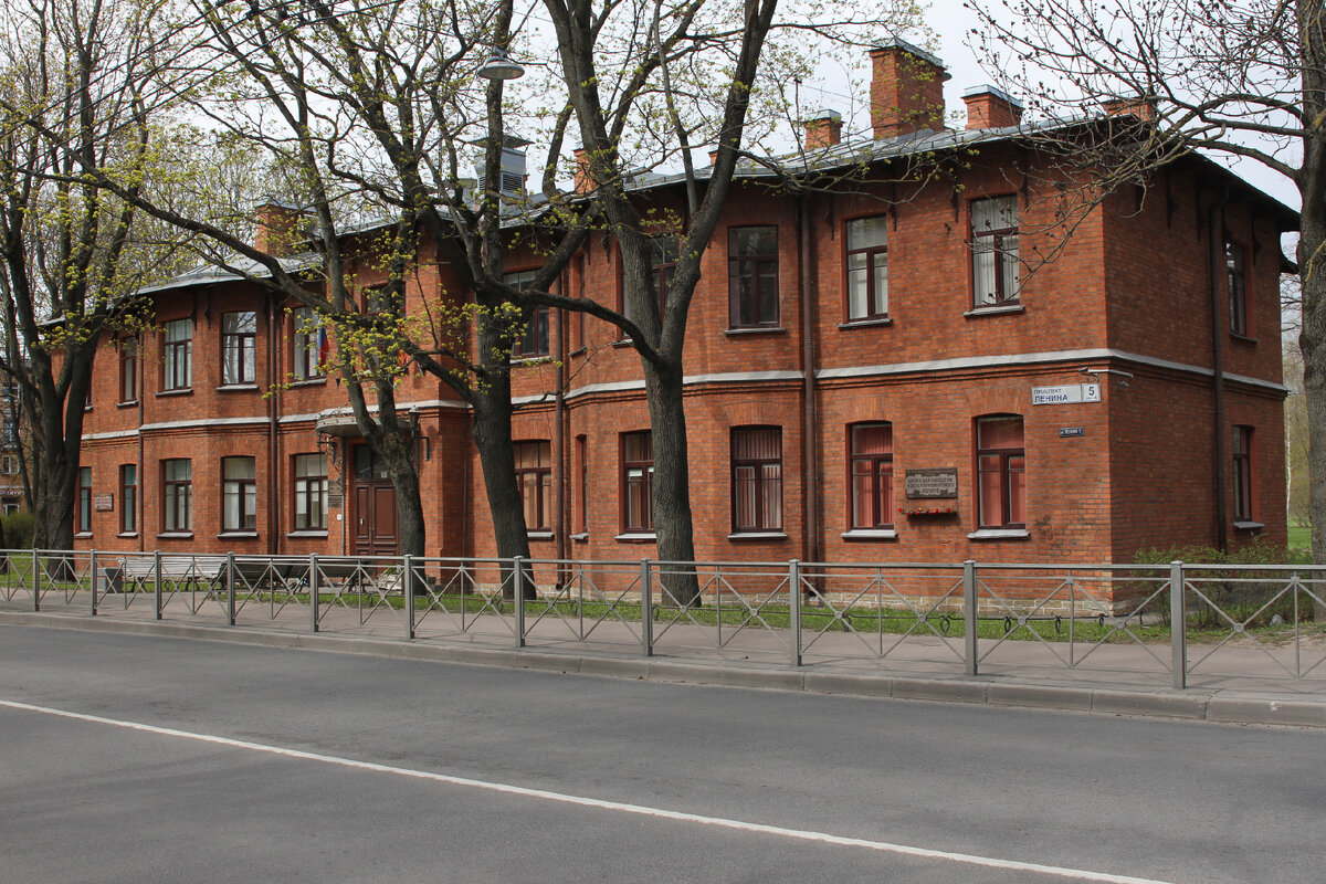 Центр образования № 170 в Колпинском районе Это здание вечерней сменной школы было построено в 1905 г.