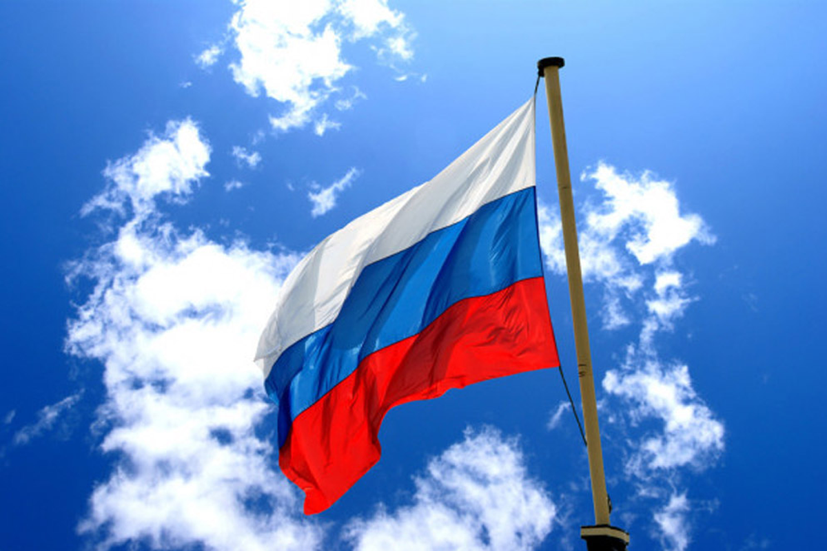 Флаг России на ветру