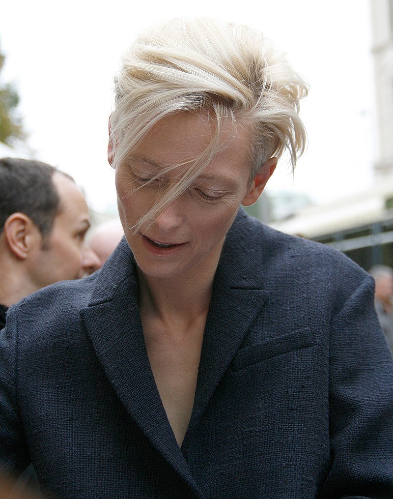 Manfred Werner - Tsui - Own work 
Tilda Swinton signing autographs before attending the screening of her movie Cycling The Frame at the Künstlerhaus during the Vienna International Film Festival 2009. CC BY-SA 3.0