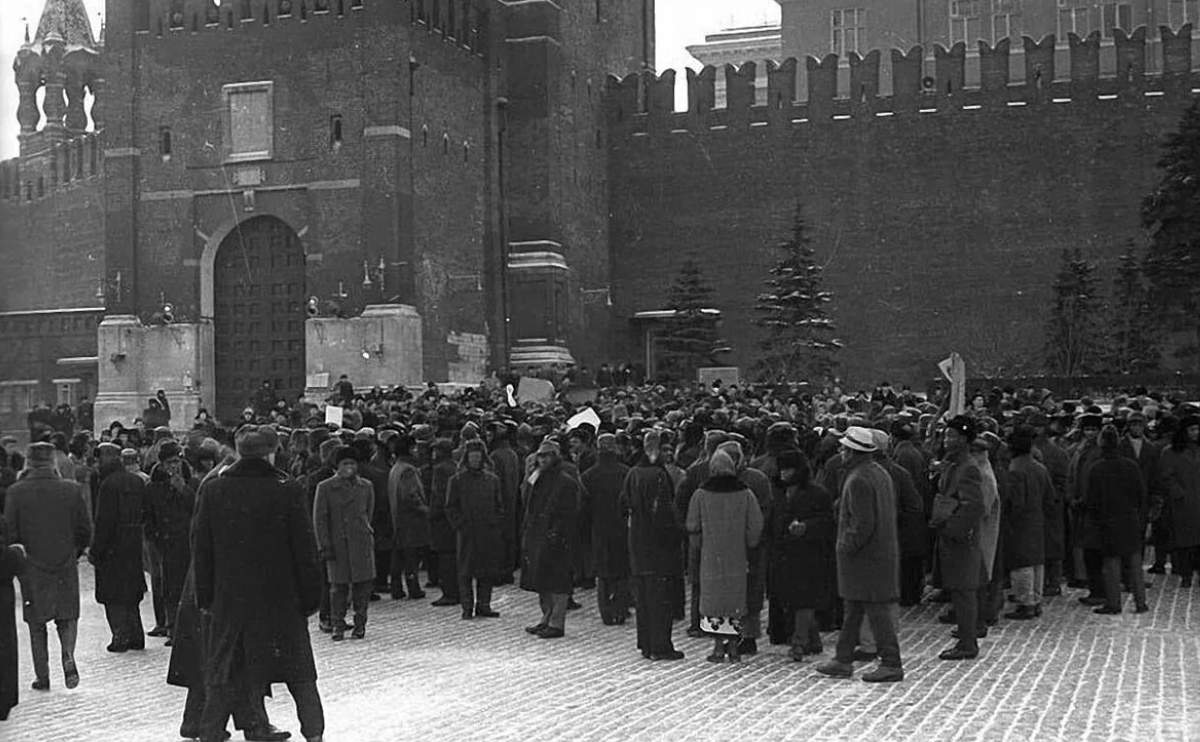 1963 год что произошло. Митинг негров в СССР 1963 год. Митинг. Митинг чернокожих в Москве в 1963 году. Москва 1963 год.