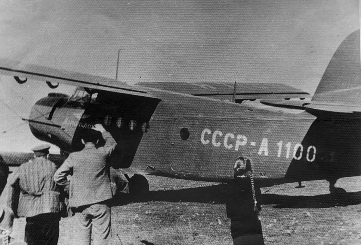 Ан-2 СССР-А1100 Горьковская область, с. Гагино. Фотография из фондов Гагинского районного краеведческого музея