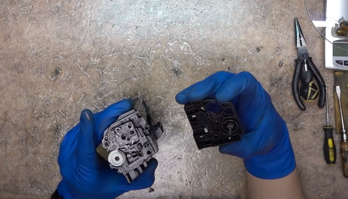 Фото 13. Извлекаем одну половину картриджа из другой