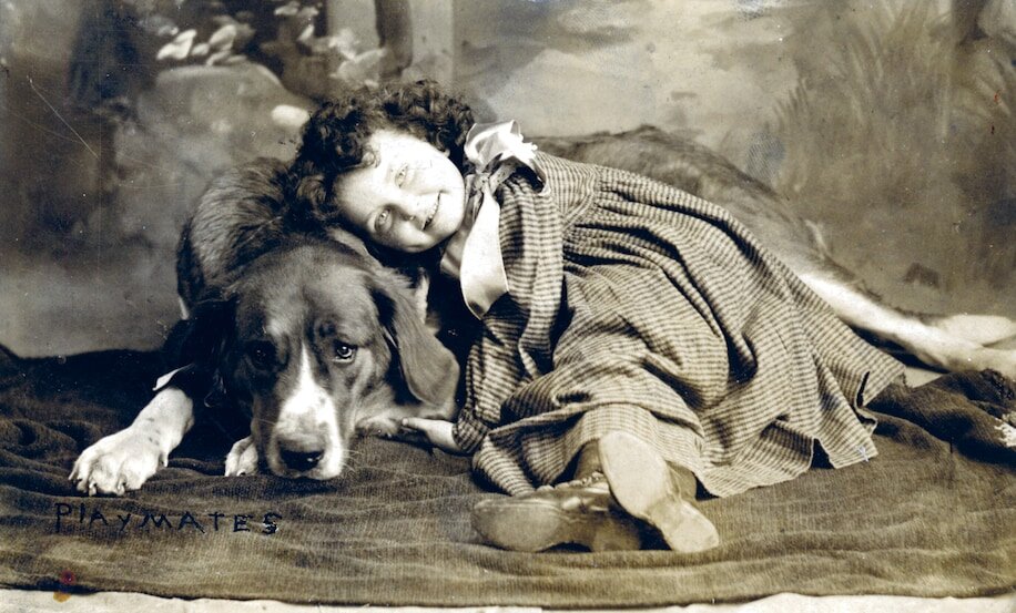 Эти старинные фотографии показывают нашу безграничную любовь к собакам во все времена
