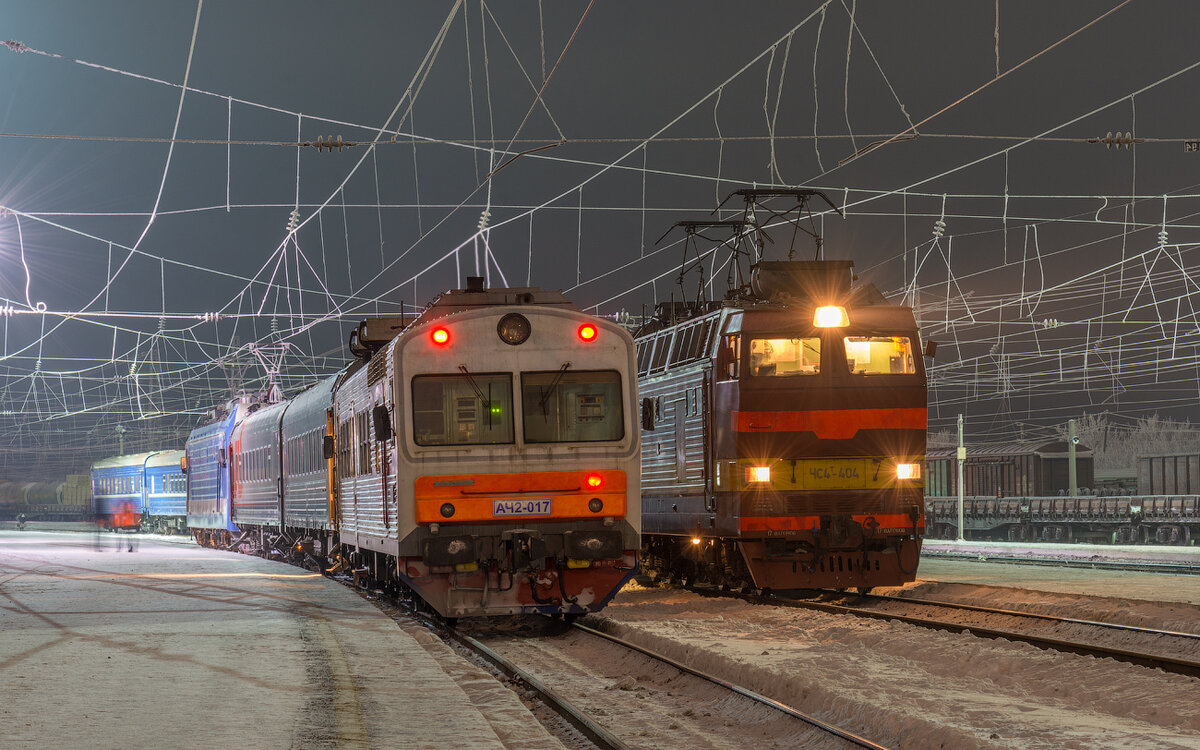 Автомотриса АЧ2-017 и электровоз ЧС4Т-404, станция Котельнич-I, 19.12.2018