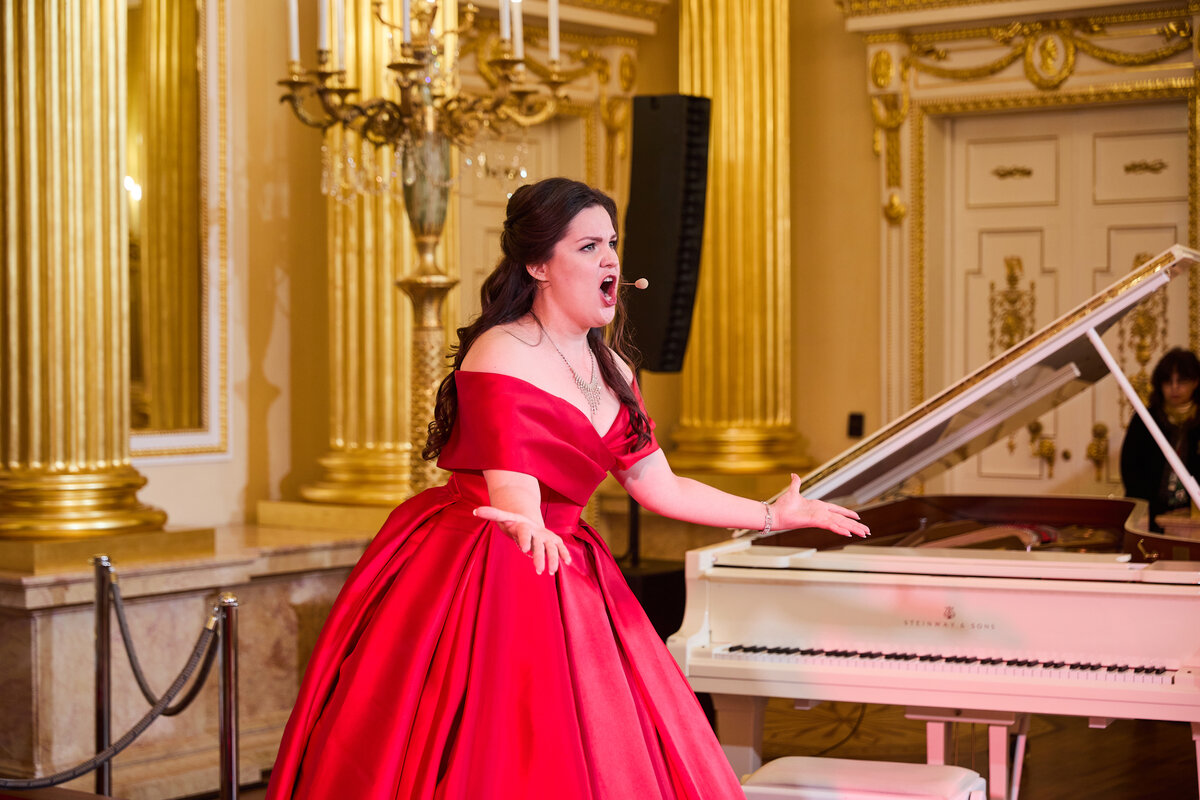 Меццо-сопрано Вероника Макарова (Безе)