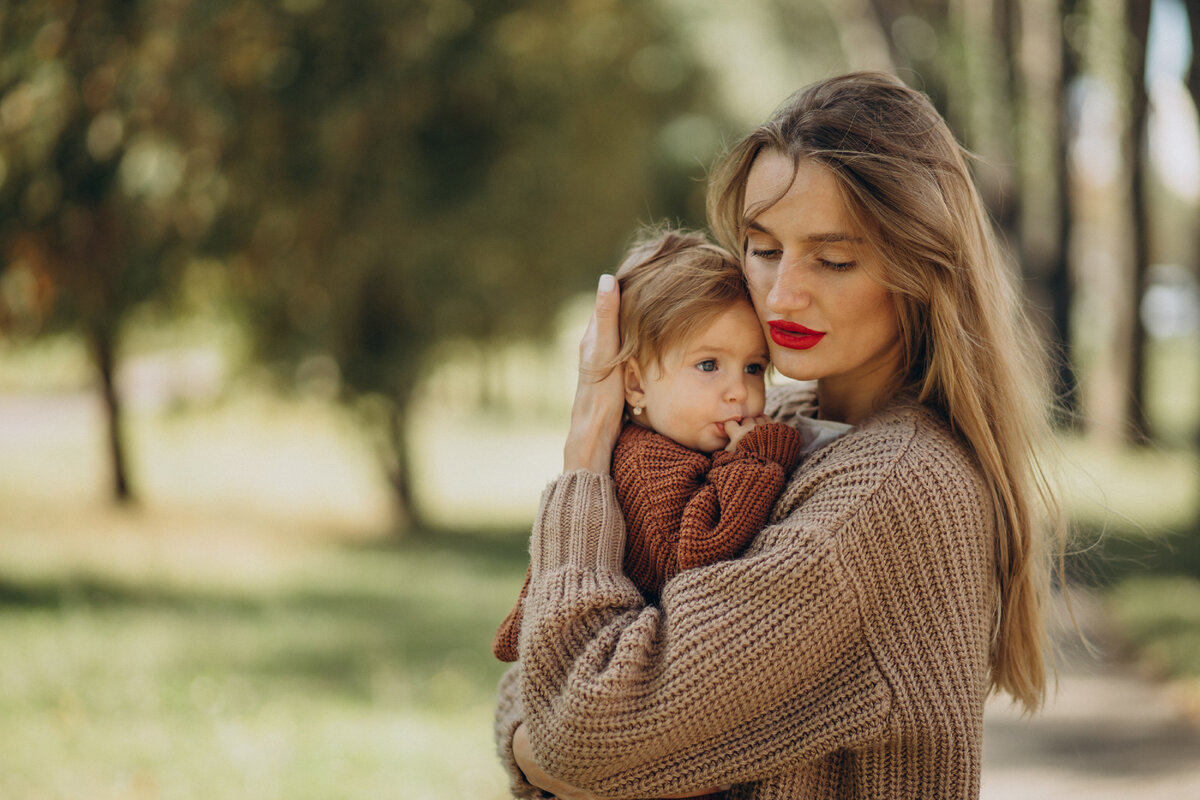 Baby daughters. Мама 9 детей. Девушка с дочкой картинки высокого разрешения. Руский сөкс мама с малышом. Картинка мама и дочка на заставку для телефона.