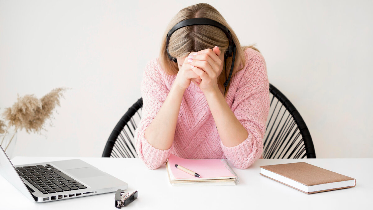 Фото с сайта freepik.com, но вылитая моя ученица. Копия просто!