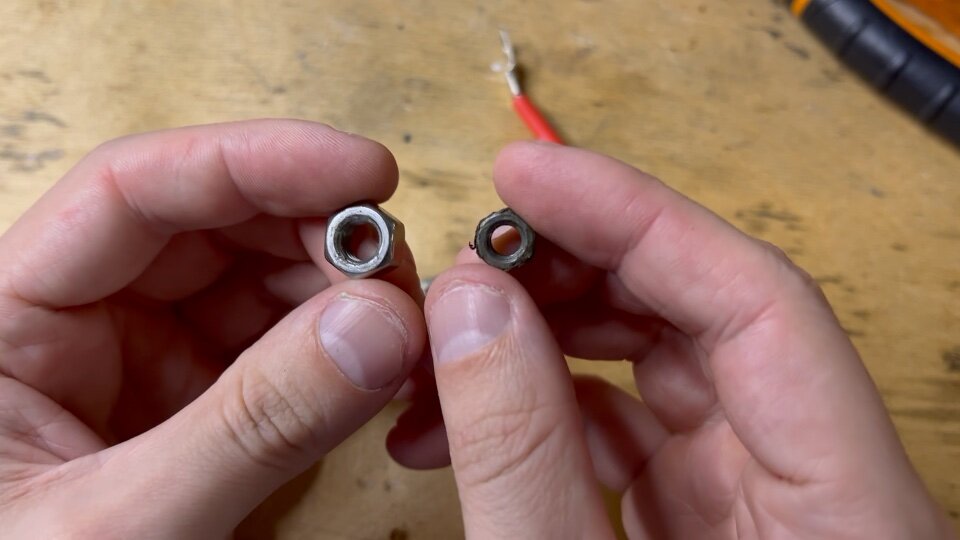 Гайка М6 и М8.