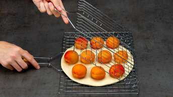 Попробовав этот трюк, вы будете готовить этот десерт с абрикосами каждый день!
