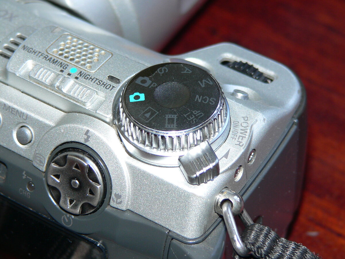 Удачная система включения камеры. Фото здесь и далее выполнены на Panasonic FZ3 ;)