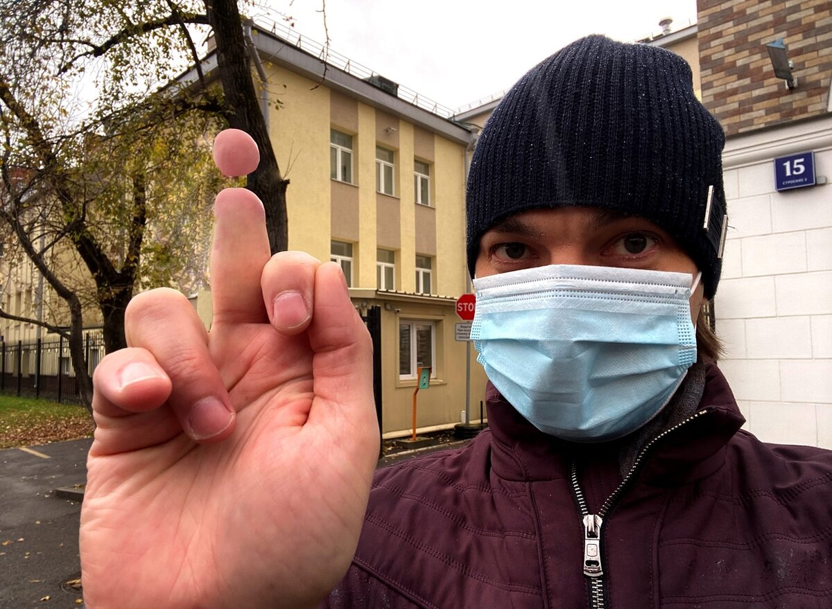 Вот такой жест придумал. Он называется iFinger и читается «Говно ваш инфостиль».