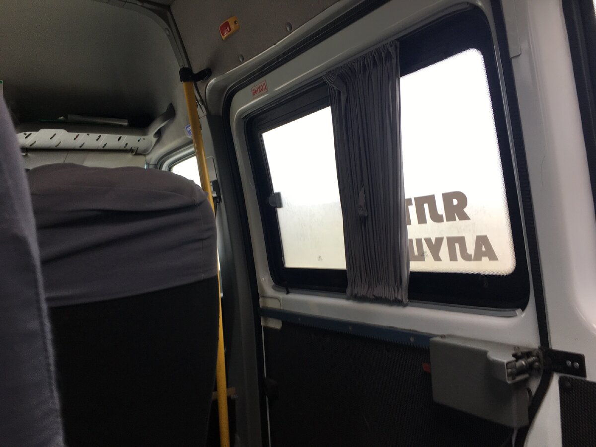 В микроавтобусе еду из Ласпи в Севастополь 