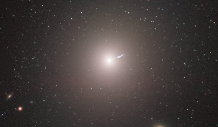 Изображение релятивистской струи галактики M87, полученное VLT. © ESO