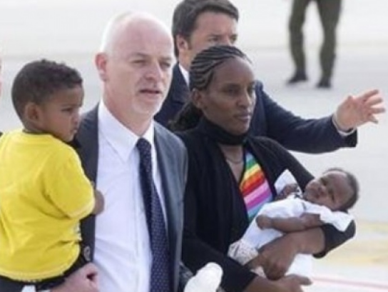 Жительница Судана Мериам Ибрагим вместе со своей семьей