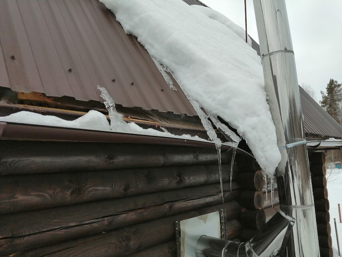 Пластиковый водосток живет 3 года: показываю ошибки установки | Даня на  даче: строю и показываю! | Дзен