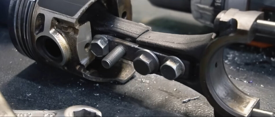 Шатун, скрученный болтами