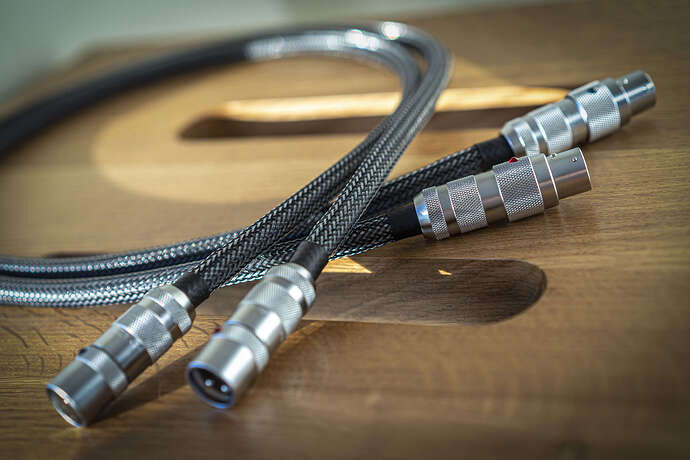 Monster Cable M2000 Sigma с Oyaide FOCUS 1