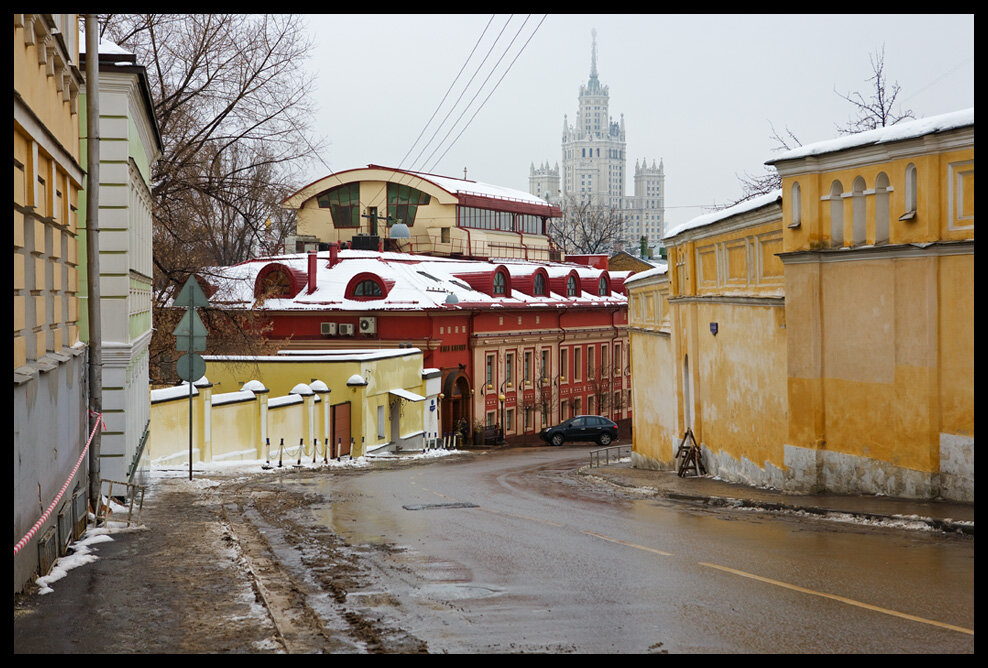 Кривоколенный переулок москва. Зонточном переулке. Почему переулок называется переулком. Московские истории хрущевский переулок. Улица солянка москва.