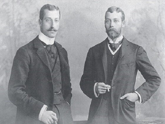 Принц Альберт Виктор (слева) и принц Георг (справа)
