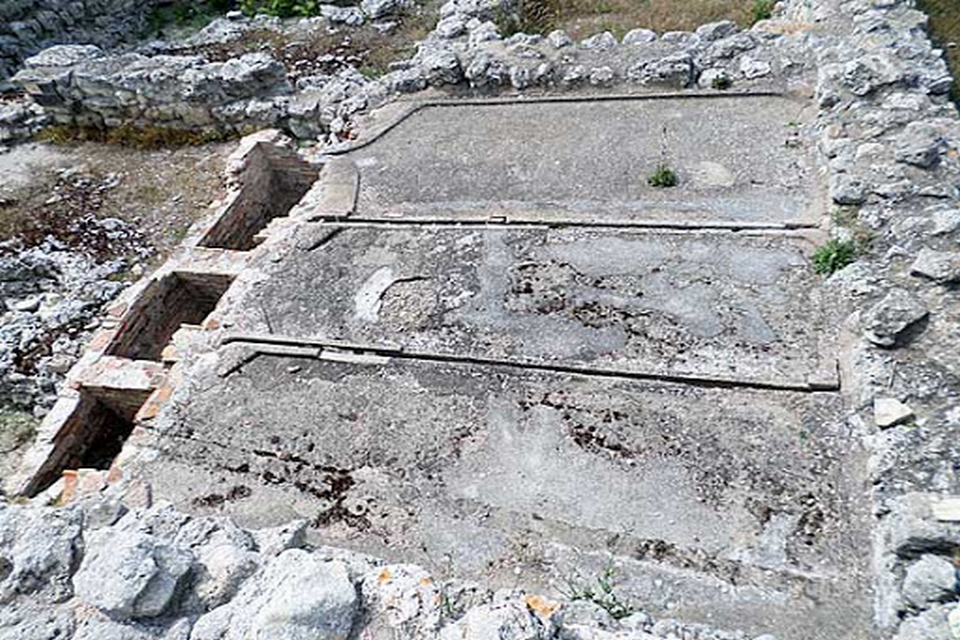 италия сицилия виноградники. средневековая керамика крым херсонес. глиняные амфоры херсонеса. плантации винограда в молдавии. дом винодела в херсонесе.