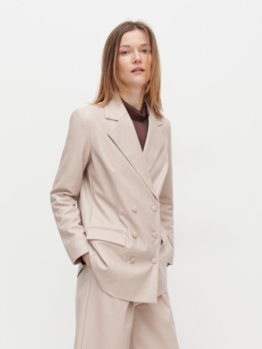 Reserved -  блейзер oversize из экокожи со скидкой 1 999 RUB