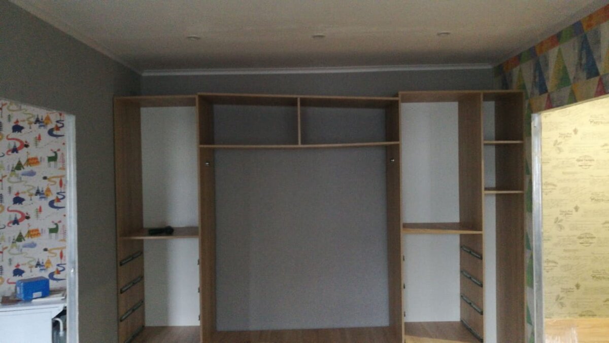 Шкаф в процессе сборки