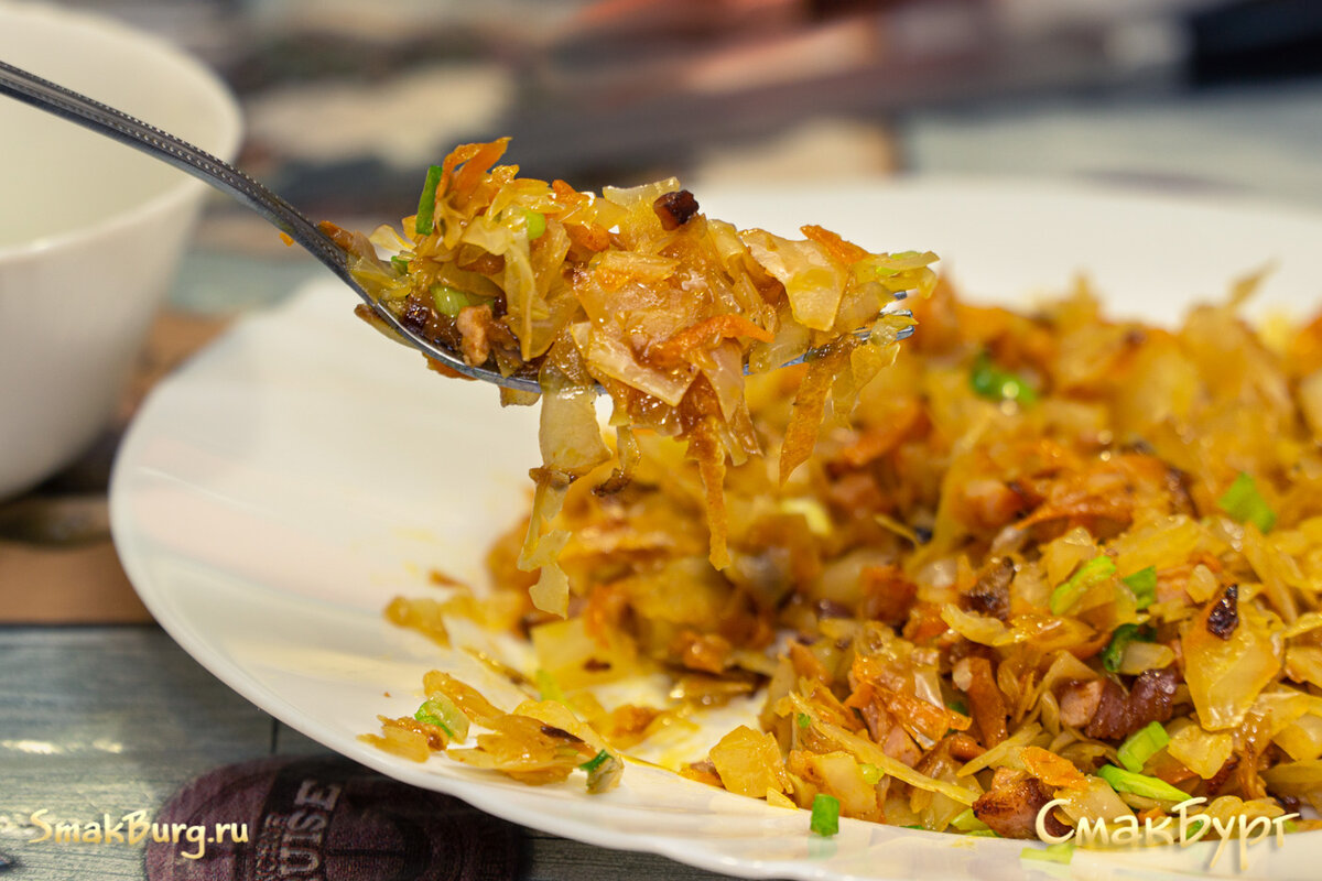 Пикантная и быстрая в приготовлении тушеная капуста с мясом - ароматный, сытный и питательный семейный ужин на все случаи жизни!