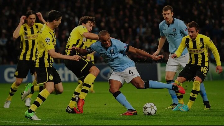 Начнём с пары между дортмундской Боруссией и Манчестер Сити. Последняя встреча в лиге чемпионов была сыграна 12.05.2012 году в рамках 6 тура группового этапа и завершилась победой "пчёлок" со счётом 1:0. Но с того времени в Манчесер Сити пришёл легендарный Пеп Гвардиола и создал "машину для побед",но ему ещё не удалось взять заветный трофей с клубом. Но стоит отметить,что и дортмундцы не слабы. В команде появились молодве звёздвтакие как,Эрлинг Холланд и Джейдон Санчо. Но эксперты считают,что пройдёт дальше английский клуб.