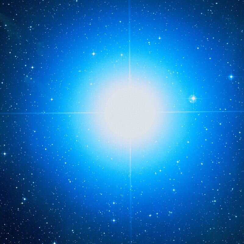 Солнце яркая звезда галактики. Звезда ригель сверхгигант. Денеб голубой сверхгигант. Голубой сверхгигант звезда. Голубая звезда сверхгигант- ригель.