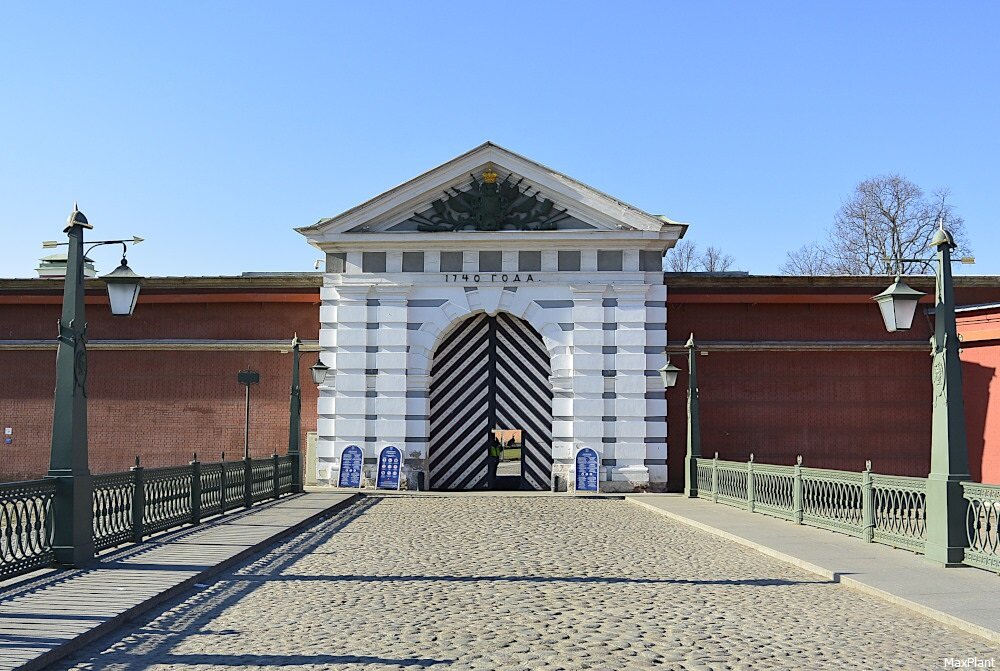 Петровские ворота петропавловской крепости