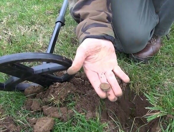 Поиск с металлоискателем.