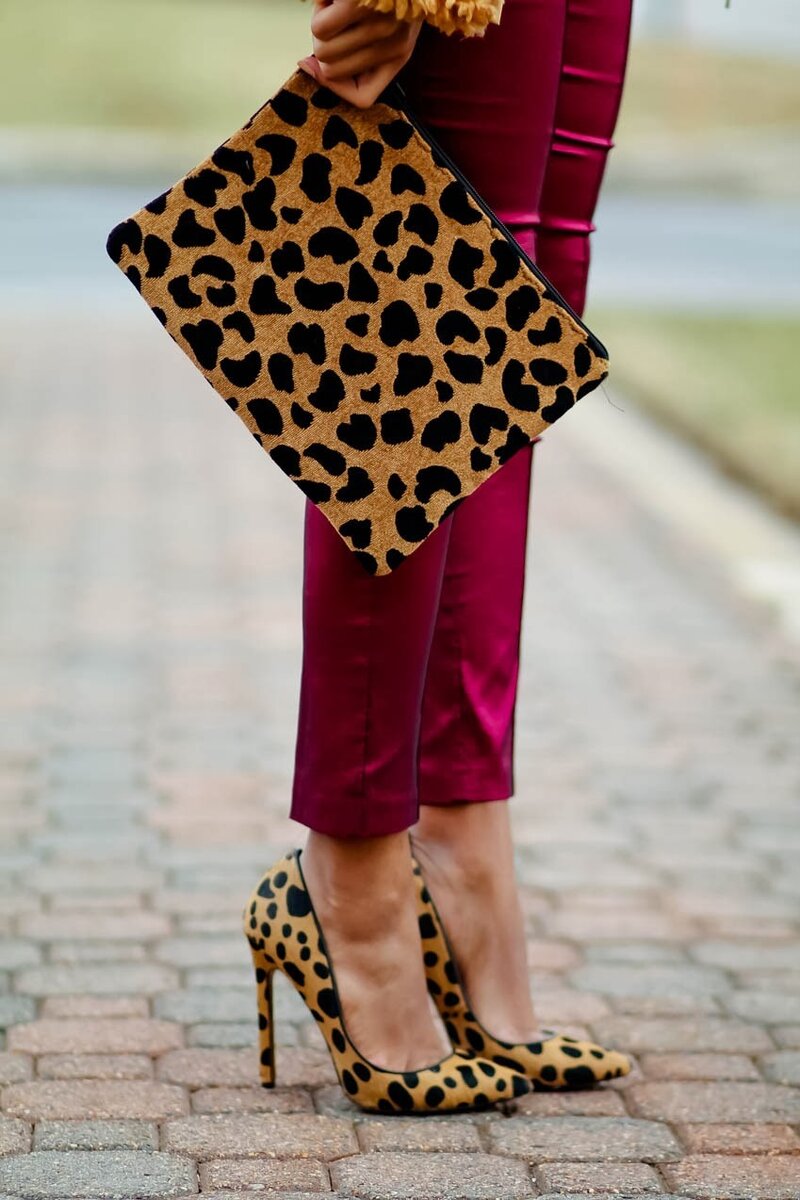 Модно леопардовый принт. Леопардовые туфли. Образ с леопардовыми туфлями. Стиль с леопардовым принтом. Модные леопардовые туфли.