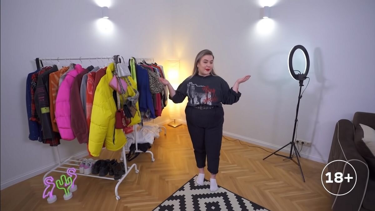 Богиня шопинга в хайп хаусе. Кастиег дом2 во владивостоке 2022. Богиня шоппинга 2022. Катя из хайп хаус рус. Богиня шопинга в хайп хаусе.