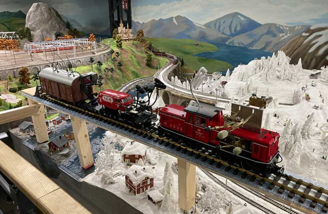 модельный поезд исполняет музыкальную мелодию, MINIATUR WUNDERLAND HAMBURG GMBH