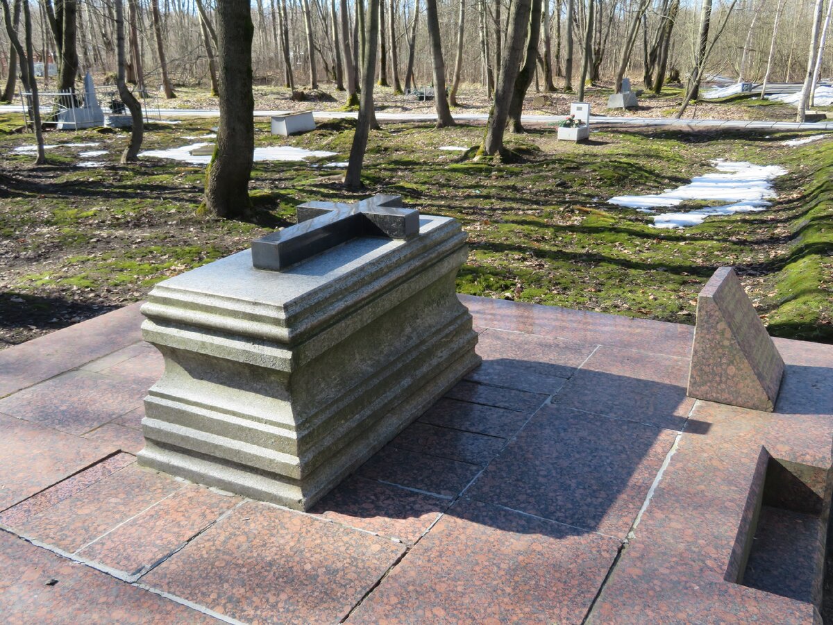 Кенотаф адмиралу Беллинсгаузену