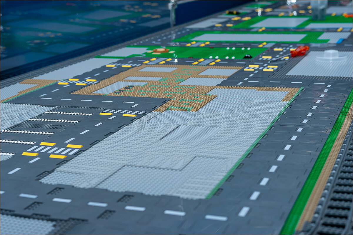 Город собран. Лего город будущего МЦД. Лего выставка город будущего. Вокзал будущего из лего. Лего-выставка на Киевской.