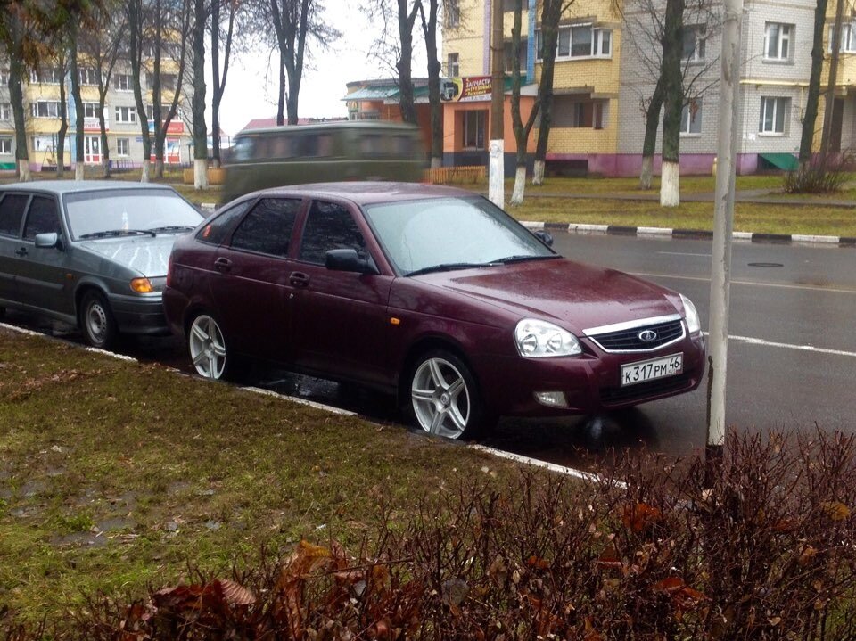 Хочу сделать подобный стиль из первой приоры, только с SE зеркалами (фото: drive2.ru/l/9059992)