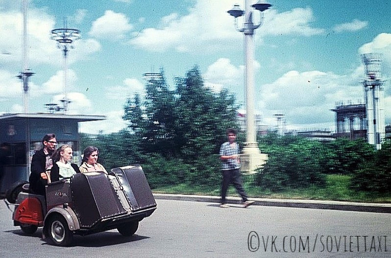 г. Москва, ВДНХ. Мотороллер МТ-200, всего было изготовлено 50 мототакси.