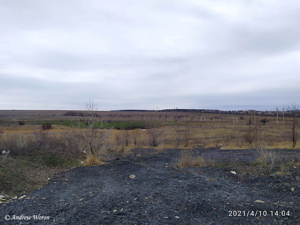 Поле за окраиной города Шахты